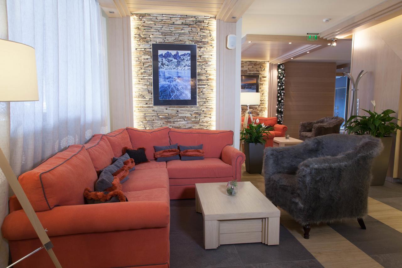 Amira Boutique Hotel Bansko Exterior foto The lobby of the hotel