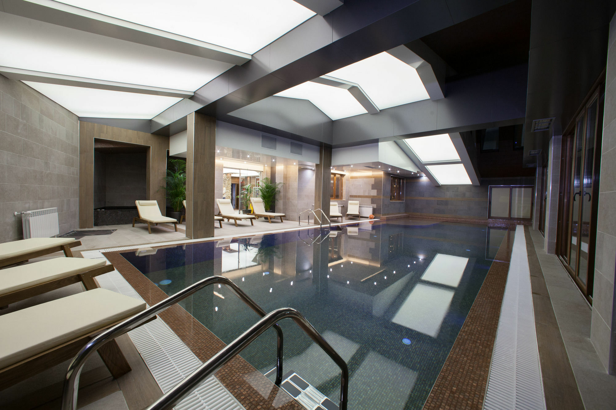 Amira Boutique Hotel Bansko Exterior foto The pool at the hotel